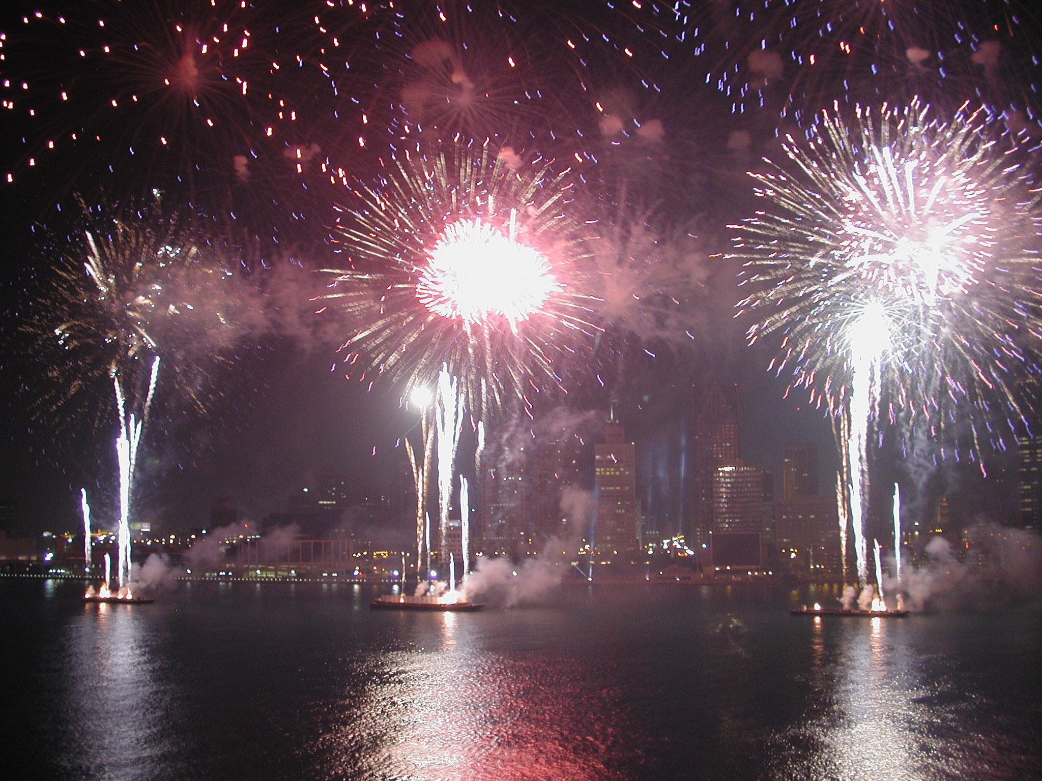 4 Great Spots To Enjoy The Massive WindsorDetroit Fireworks